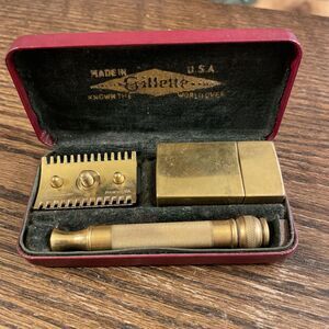 Vintage Gillette Razor Gold Tone Red Case Green Felt USA Made